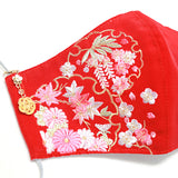 振袖・着物、晴れ着に合うマスク【京都花ひめ・晴れ着マスク・チャーム付き】赤・雪輪に四季花142